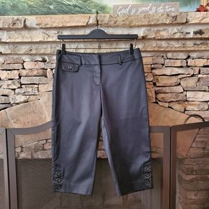 🆕🎁White House Black Market Capris